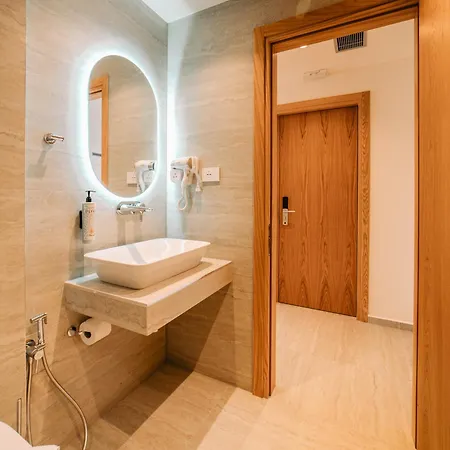 Elar Hotel 4*